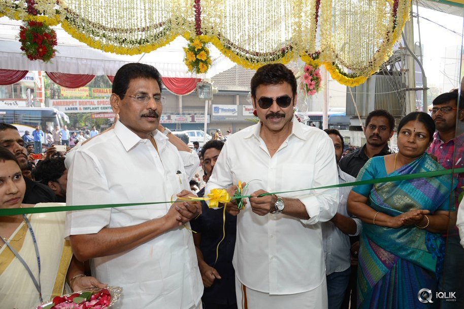 Venkatesh-Inaugurates-Ramraj-Cotton-Showroom